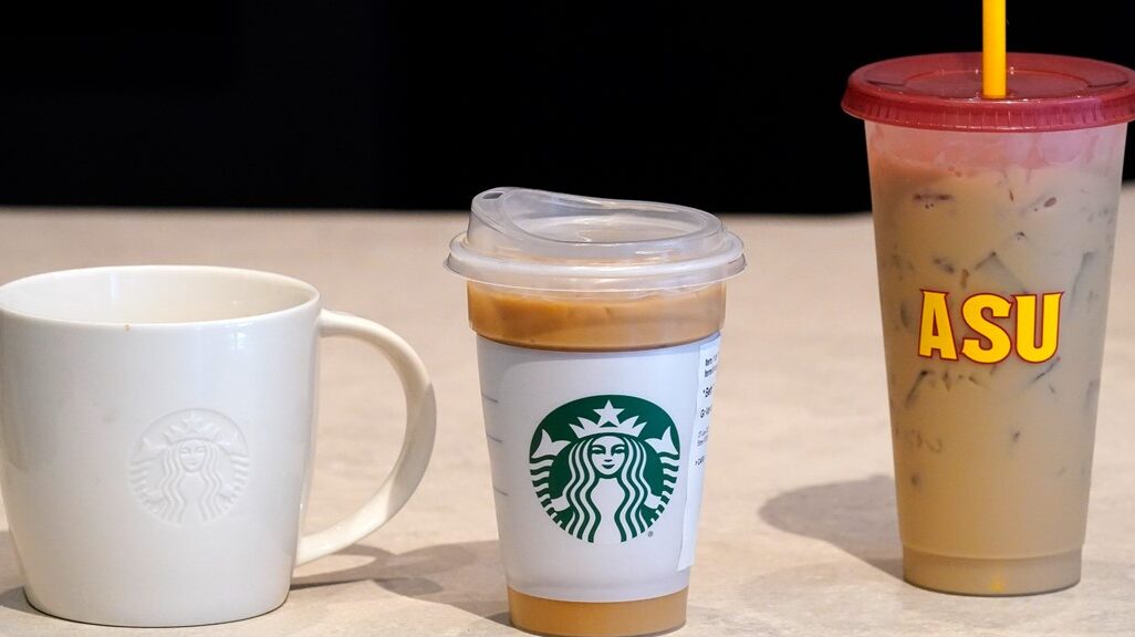 Tazas de Starbucks: ¿Los clientes aceptarán la revisión?