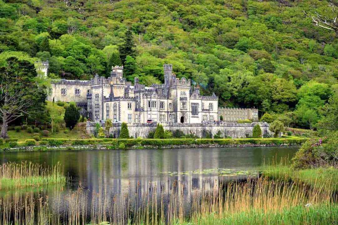 17 Castillos FAMOSOS y Mágicos del Mundo