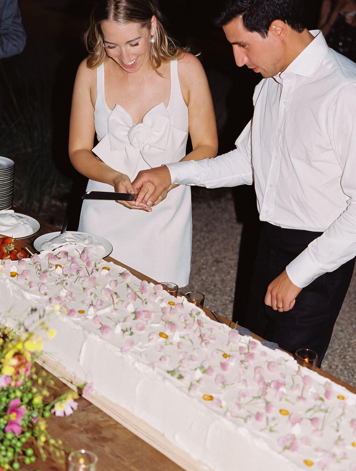 Los pasteles de boda extralargos están apareciendo en las recepciones: el nuevo...